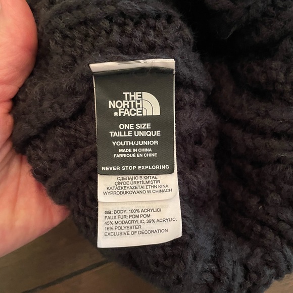 The North Face Youth/Junior Beanie Hat, Black Knit with Faux Fur Pom Pom, Unisex - Picture 4 of 5